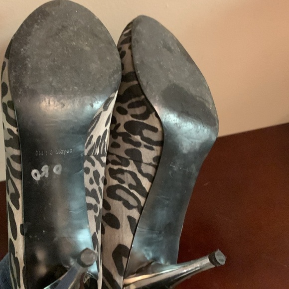 GUESS Leopard Print Heels Size 8 - Picture 11 of 12